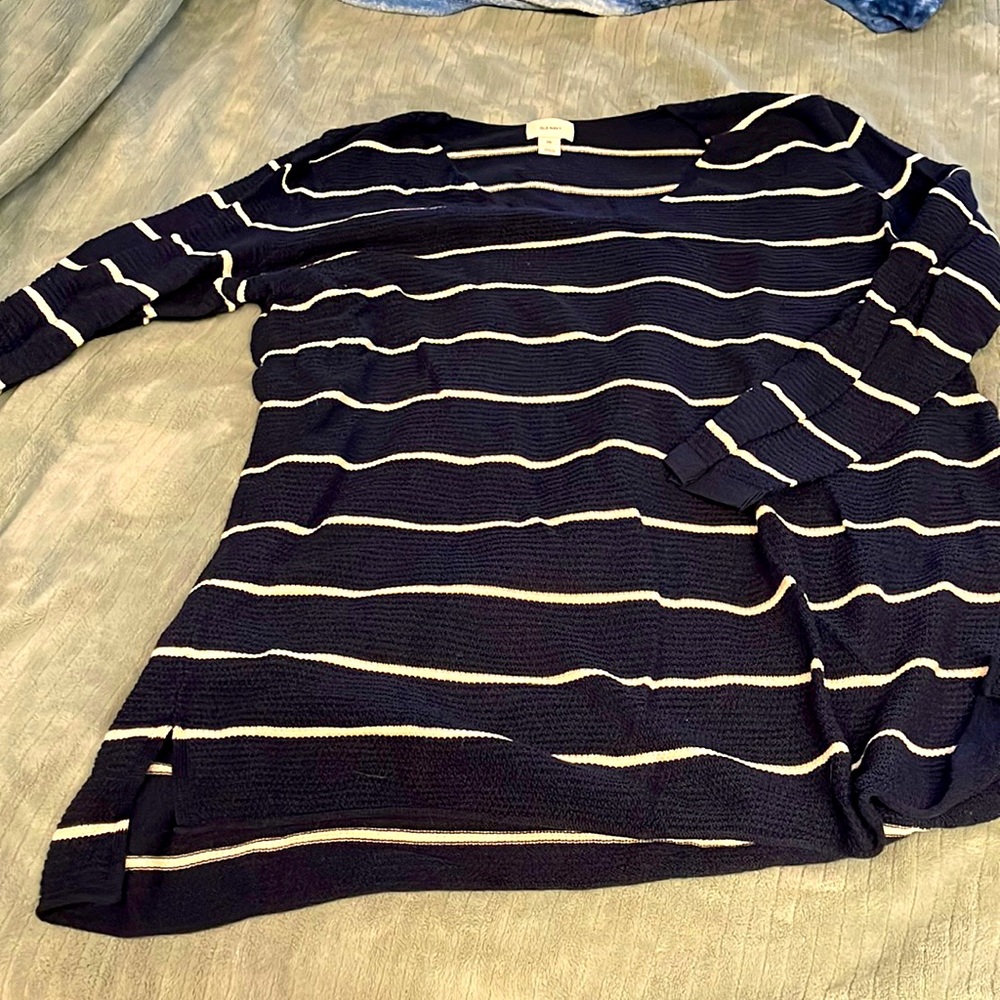 Old Navy Knit Long-sleeved sweater